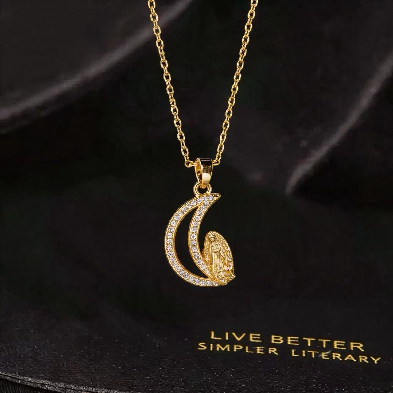 Wholesale Chic Maria Pendant Necklace For Women Copper Gold Plated Zircon Geometric Pendant Trendy Fashion Accessory For Resale