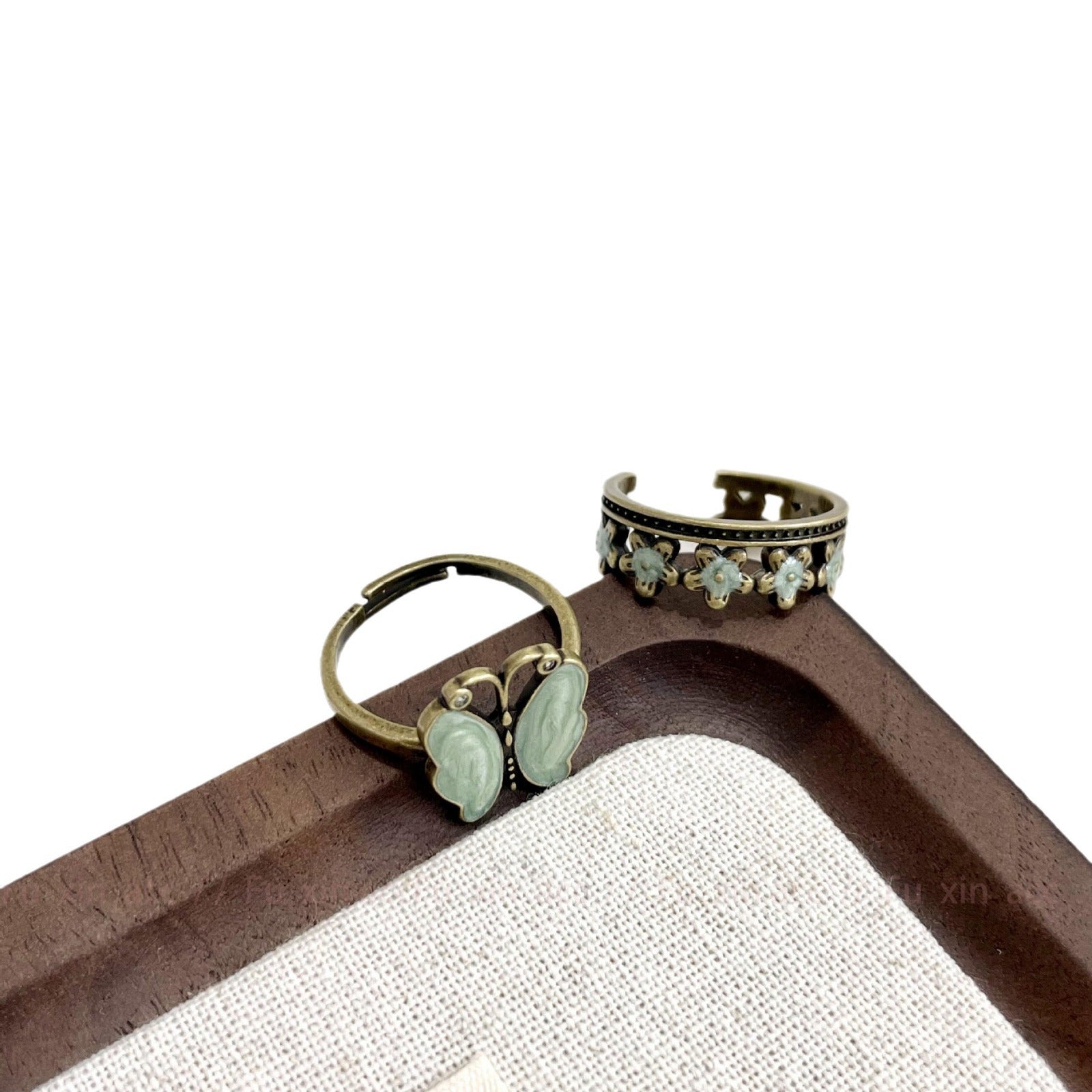 Wholesale  Drop Glaze Ring Retro Light Luxury Butterfly Opening Tail Ring Daisy