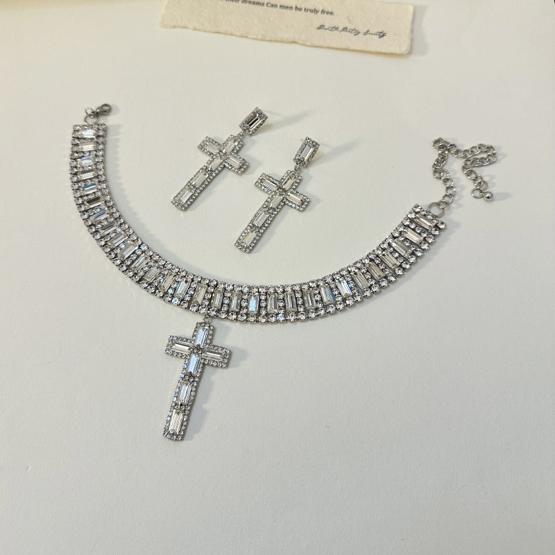 Wholesale  retro luxury high-end rectangular flash diamond cross pendant necklace