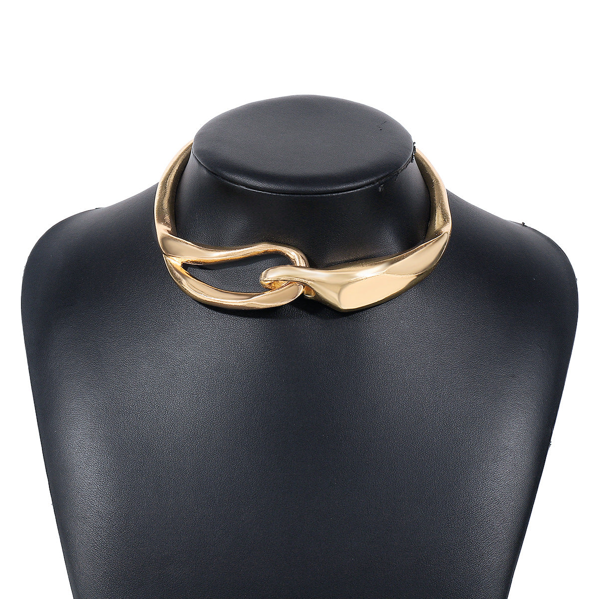 Wholesale Exaggerated Metal Style Three-Dimensional Buckle Necklace