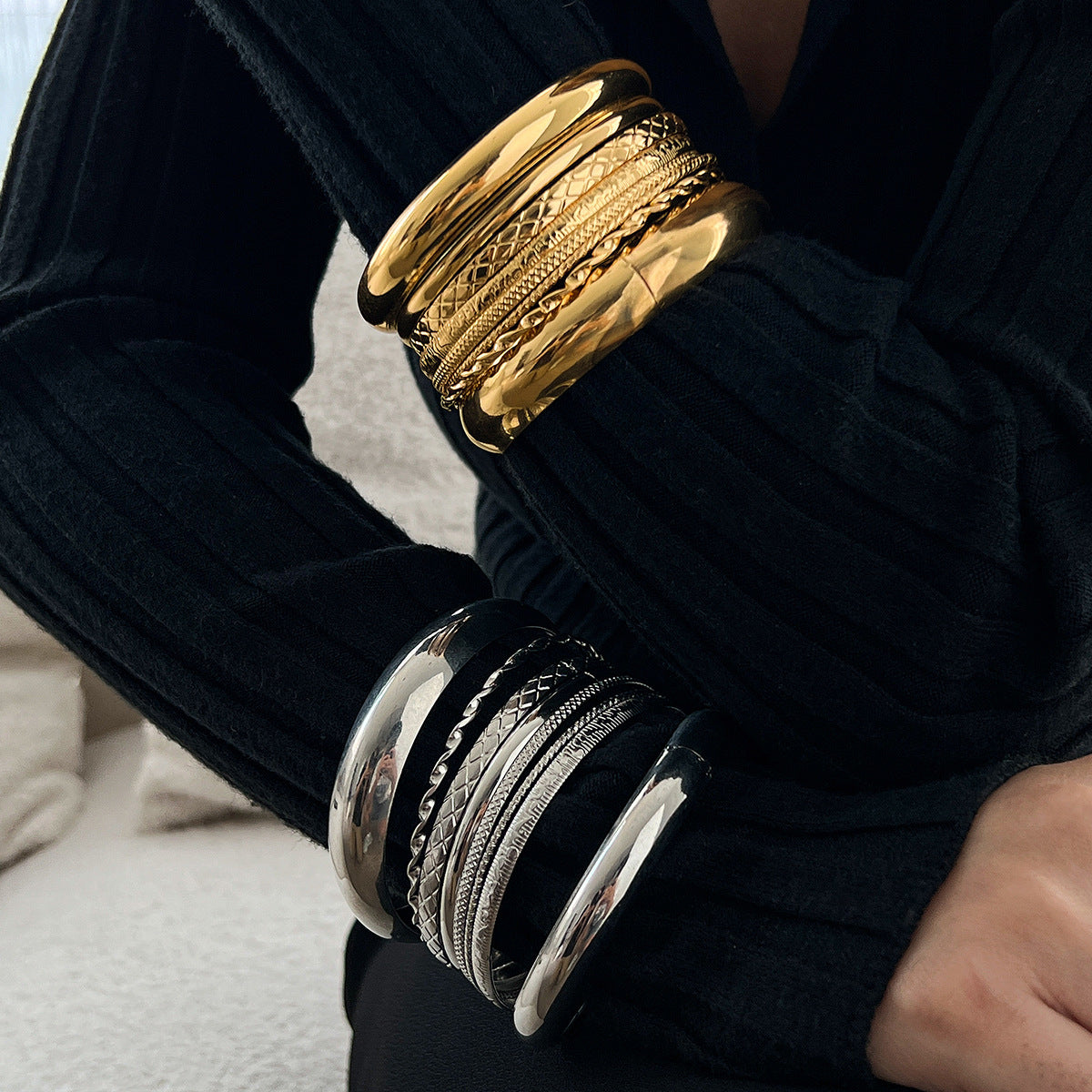 Wholesale 4 Piece Gold Metal Wide Band Bracelet Set European Style Chunky Spiral Bangle Fashion Jewelry Accessory For Gift And Boutique Resale
