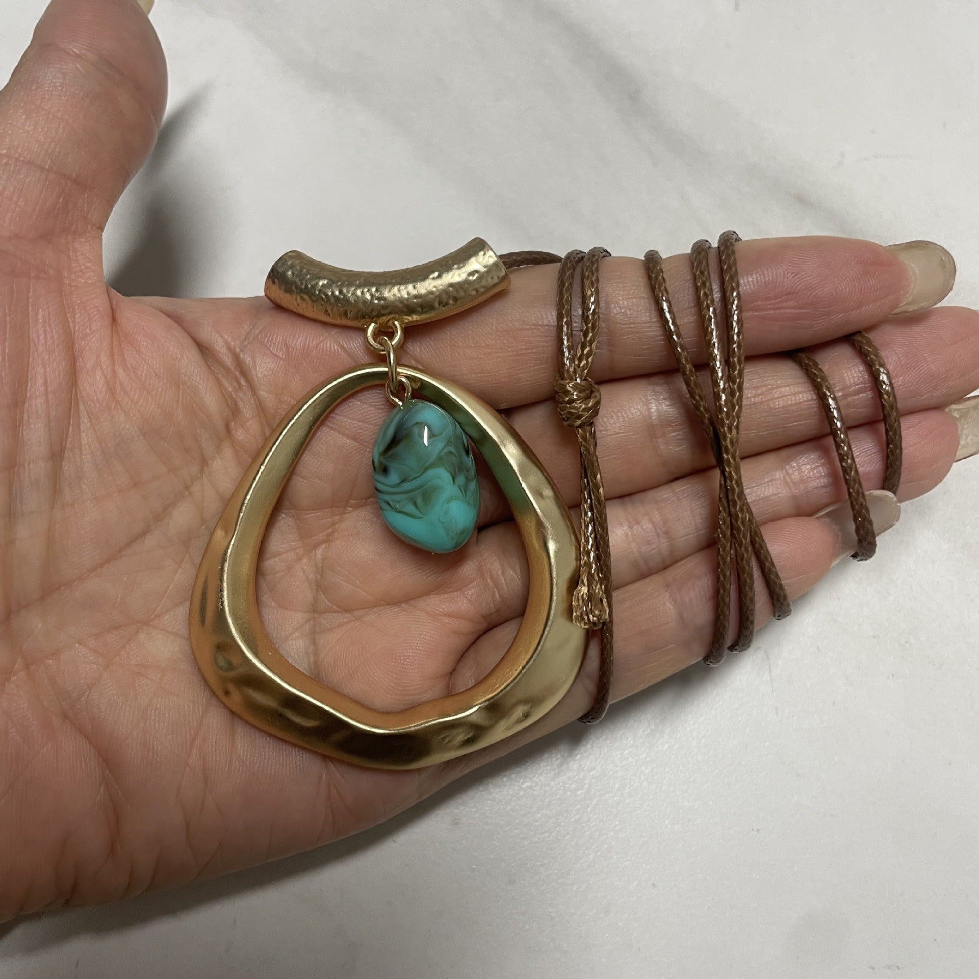 Wholesale Modern Geometric Drop Resin Pendant Necklace For Women Irregular Agate Pattern Gold Tone Fashion Jewelry Accessory Gift