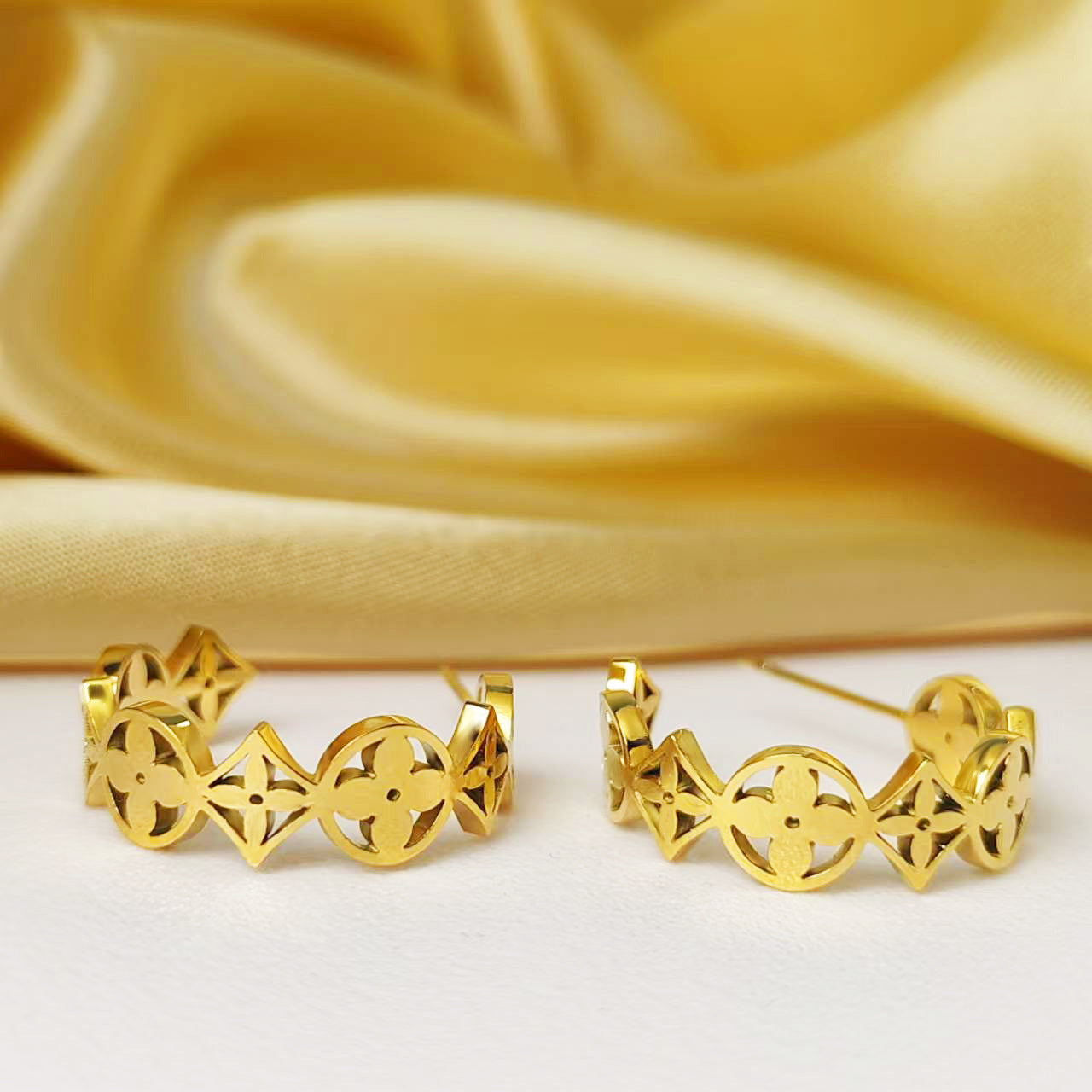Wholesale Four-Leaf Clover Arc Earrings Fashion Accessory Gift for Women Boutique Jewelry
