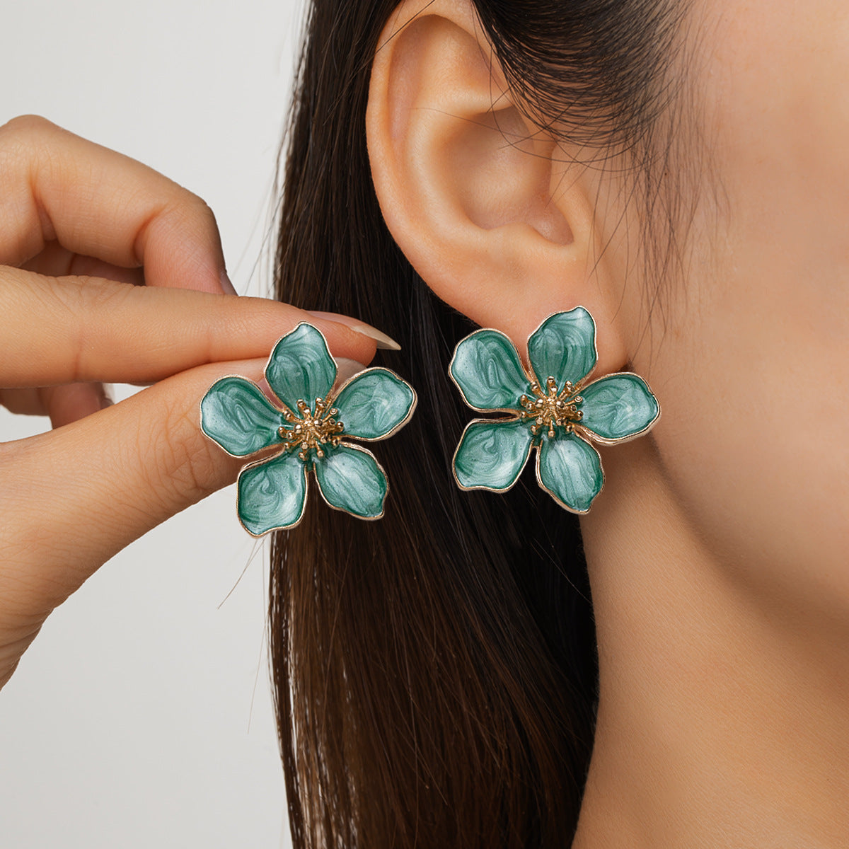 Wholesale Alloy Oil-Dropping Three-Dimensional Flower Earrings