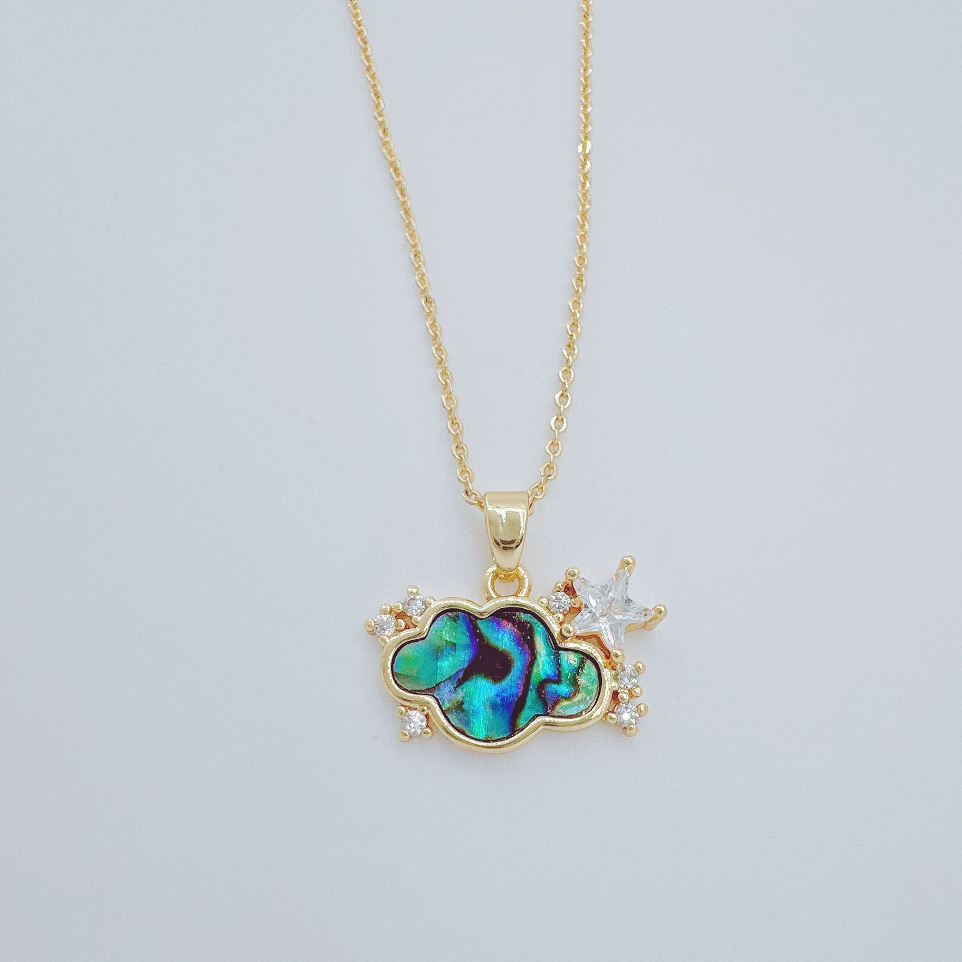 Wholesale Copper Gold Plated Shell Cloud Pendant Necklace Chic Jewelry Accessory for Women