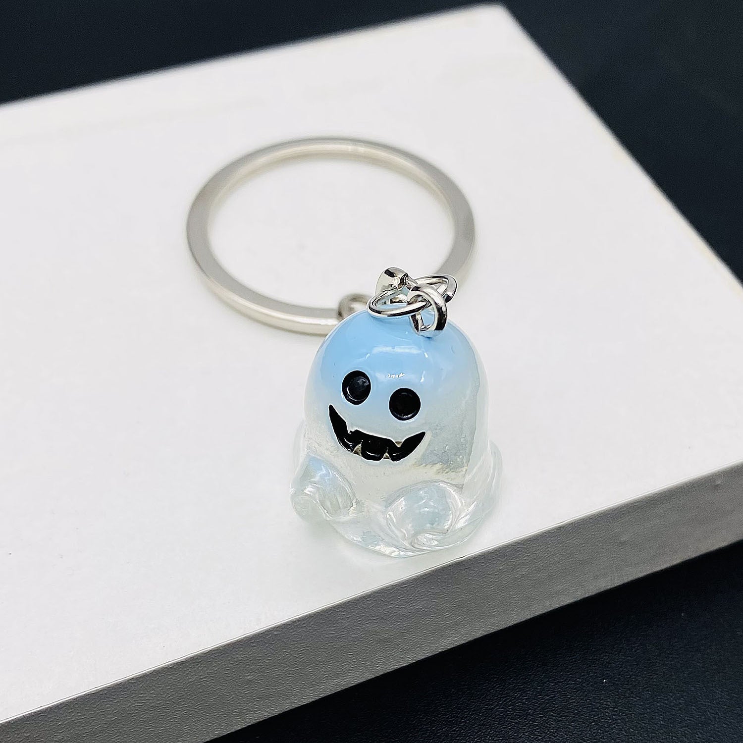 Wholesale  Resin Keychain with Ghost Coffin Pumpkin Design,  Trendy Car Key Accessory for Bags and Backpacks