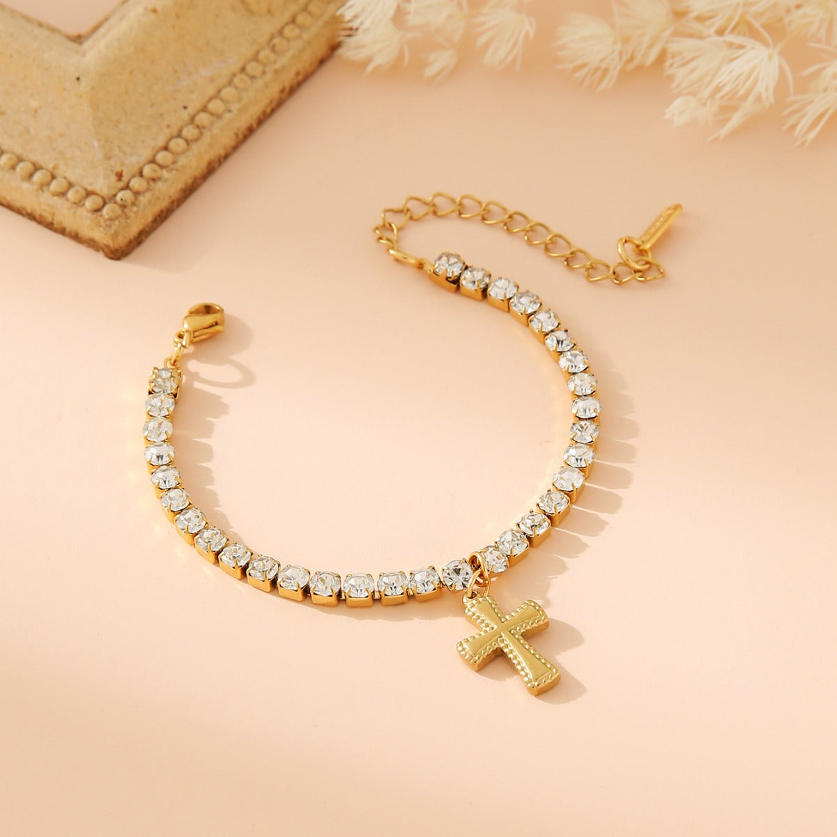 Wholesale  stainless steel cross leaves diamond round tag bracelet