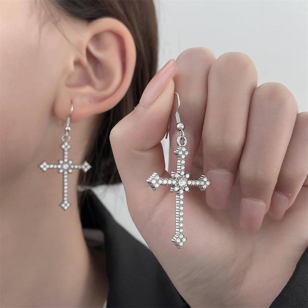 Wholesale Full Diamond Starburst Cross Necklace,  Cool and Sweet Zircon Sparkling Diamond Pendant,  Niche New Trendy Choker Style