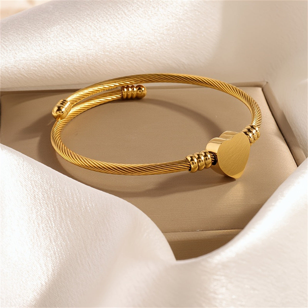 Bracciale a forma di cuore con cuore di pesca all'ingrosso