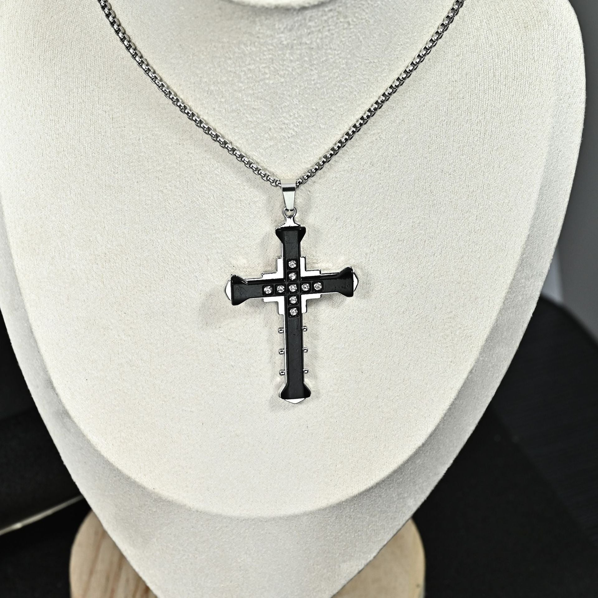 Wholesale Retro Vintage Cross Pendant Necklace For Men Stainless Steel Long Chain Chic Fashion Jewelry Accessory Gift