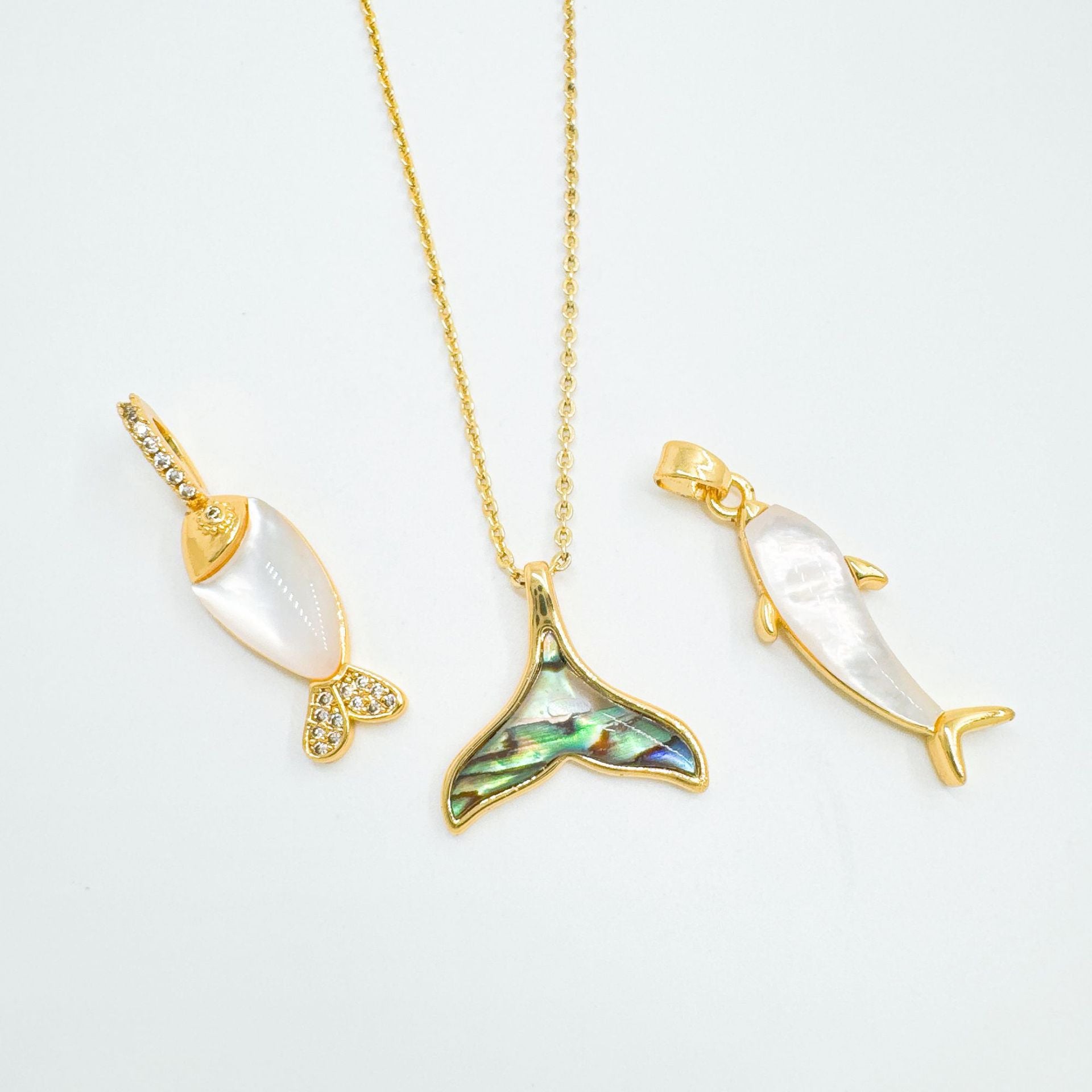 Wholesale Ocean Series Fish Tail Dolphin Gold Plated Pendant Necklace Fashion Jewelry Accessory Gift for Women