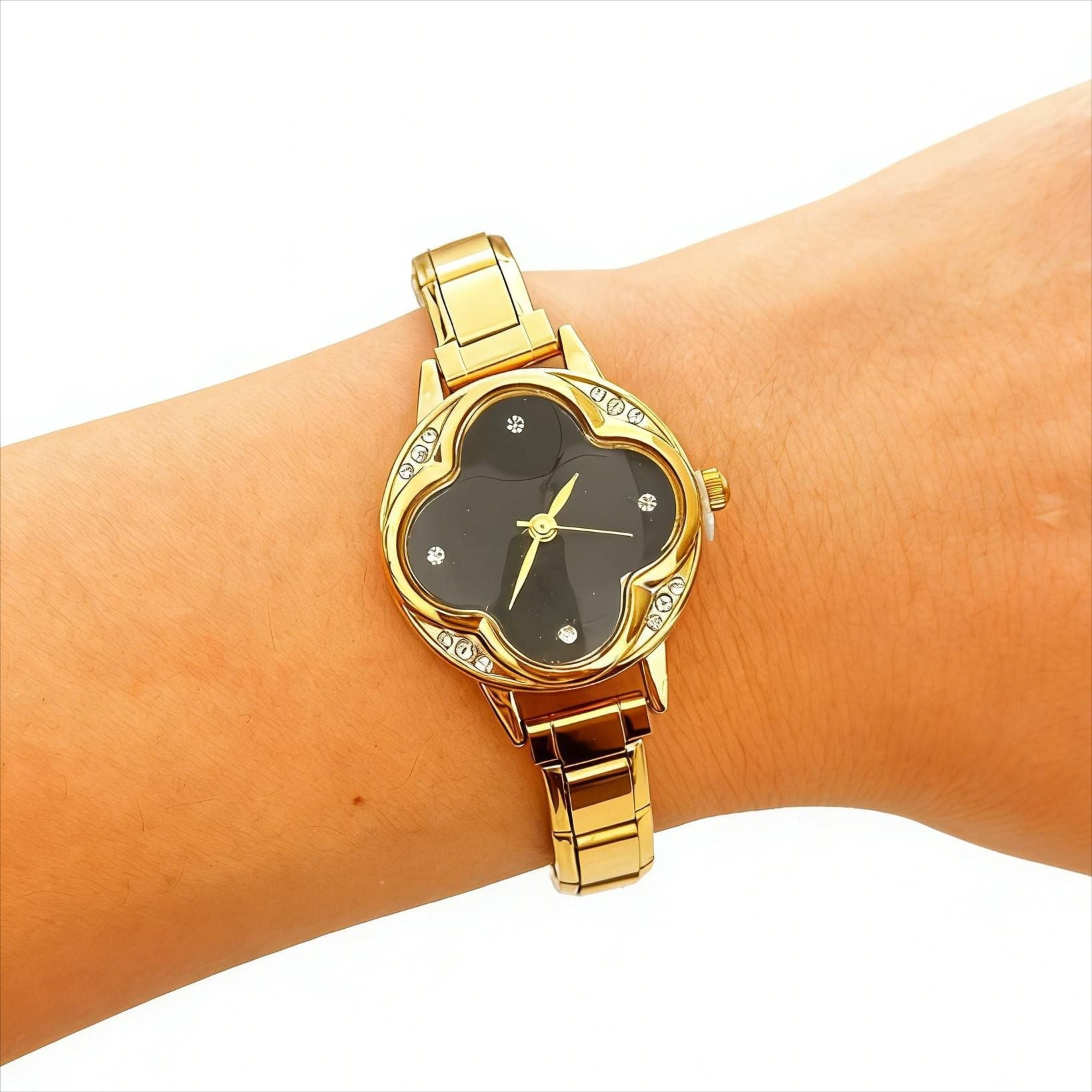 Wholesale Trendy Women' s Casual Quartz Watch with Ruby Four-Leaf Clover Diamond Design,  DIY Accessory for Resale