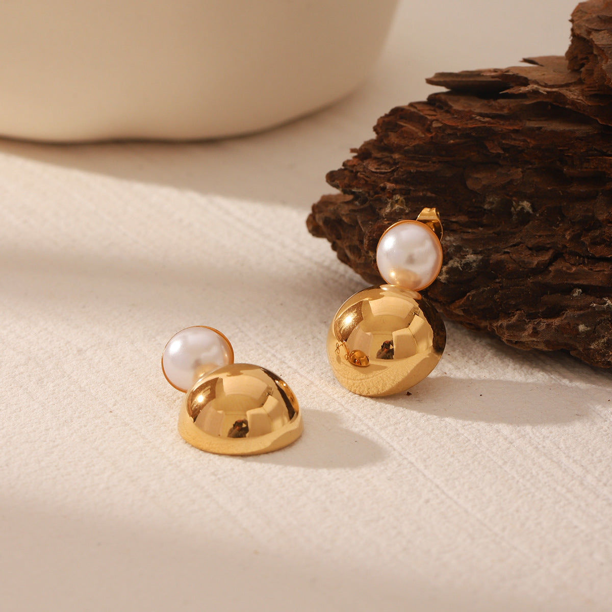 Wholesale  Light Luxury Earrings  Stainless Steel Plated 18K Gold Inlaid with Pearl Geometric Earrings