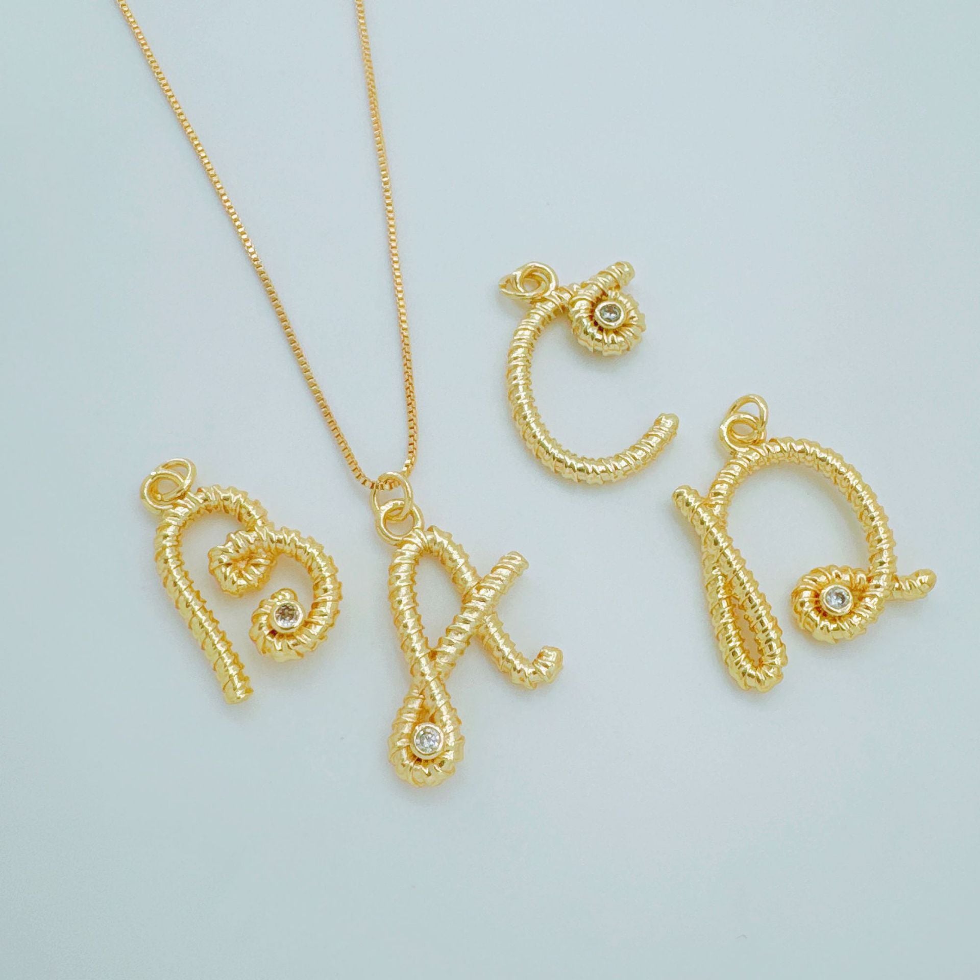 Wholesale Gold Plated Copper 26 Letter Alphabet Pendant,  Trendy Hip-Hop Jewelry Accessory for Everyday Gift