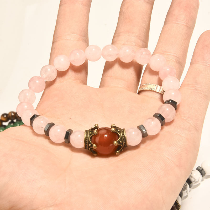 Braccialetto all'ingrosso di perline di pietra occhio di tigre con corona in lega da 5 pezzi