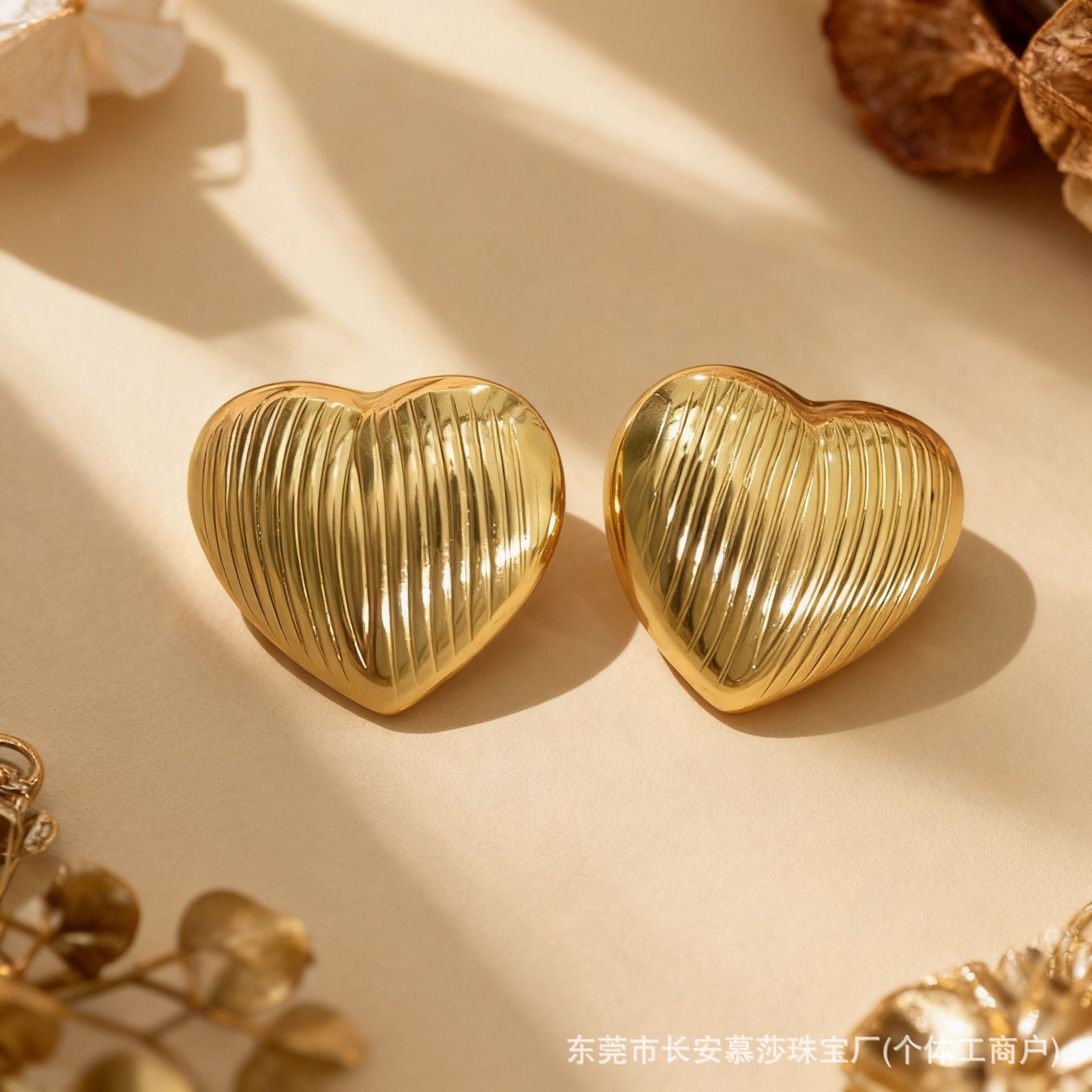Wholesale Modern Heart Shape Stainless Steel Earrings Trendy Golden Electroplated Earrings for Women Party Wear Jewelry Accessory