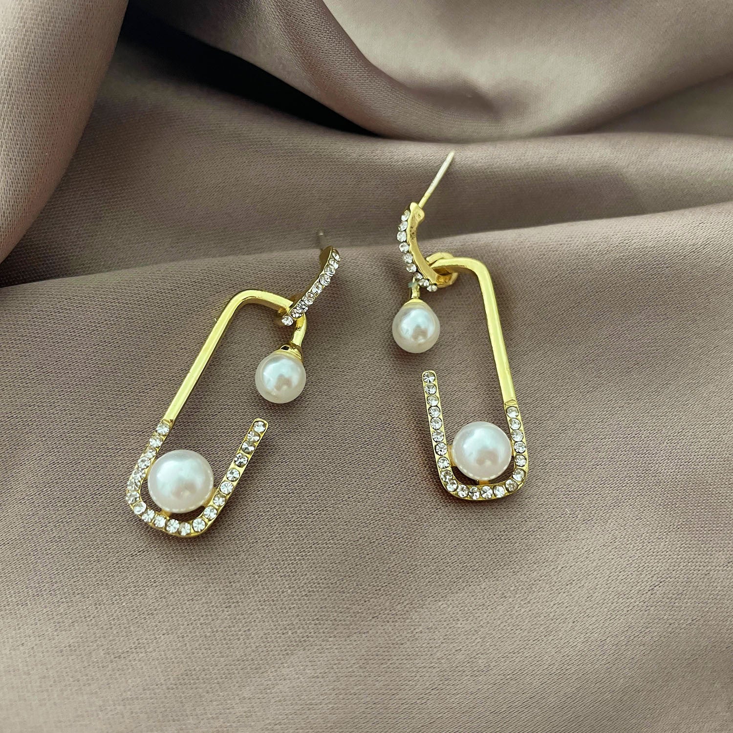 Wholesale  pearl earrings fashion twist shaped champagne color pearl earrings