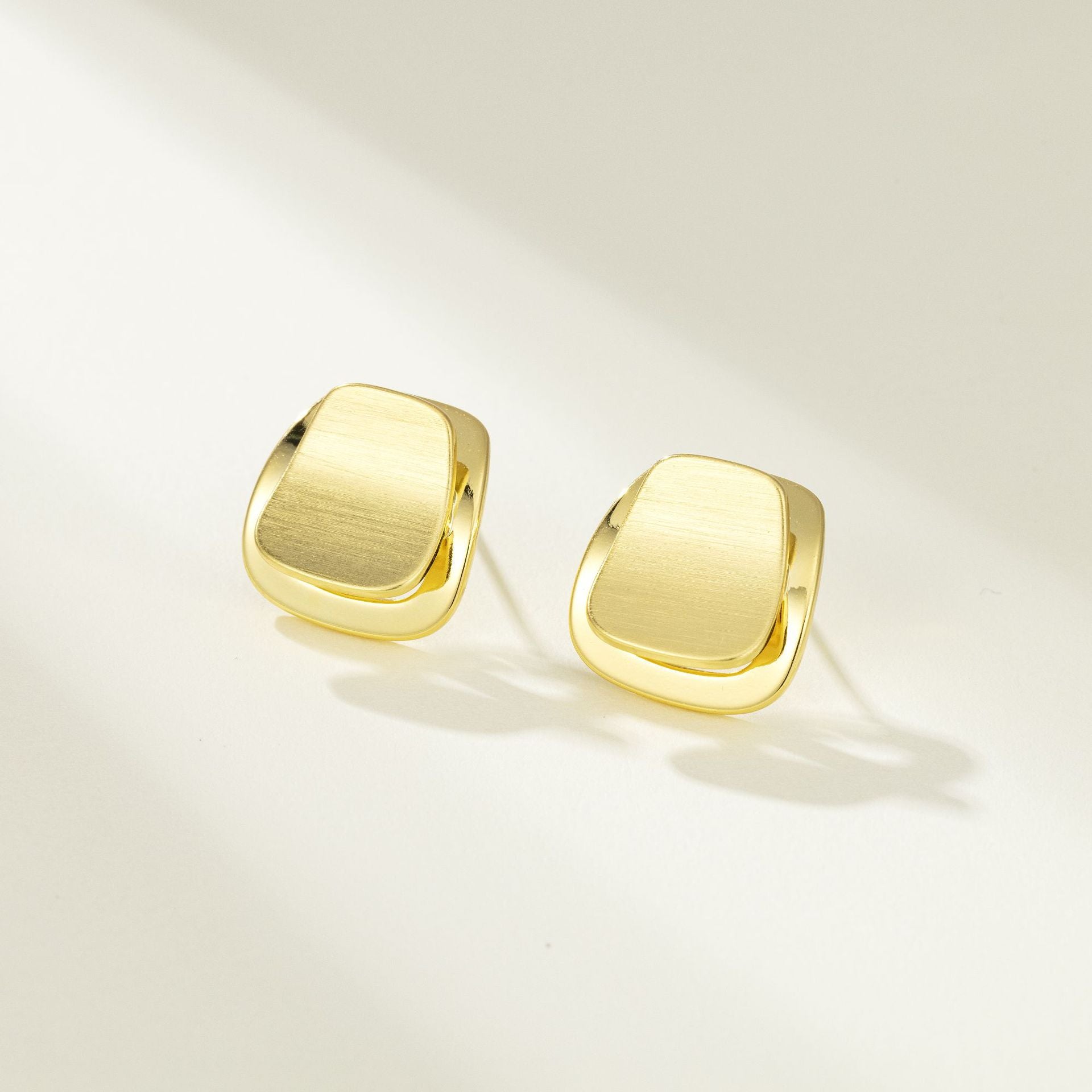 Wholesale Misty brushed delicate earrings