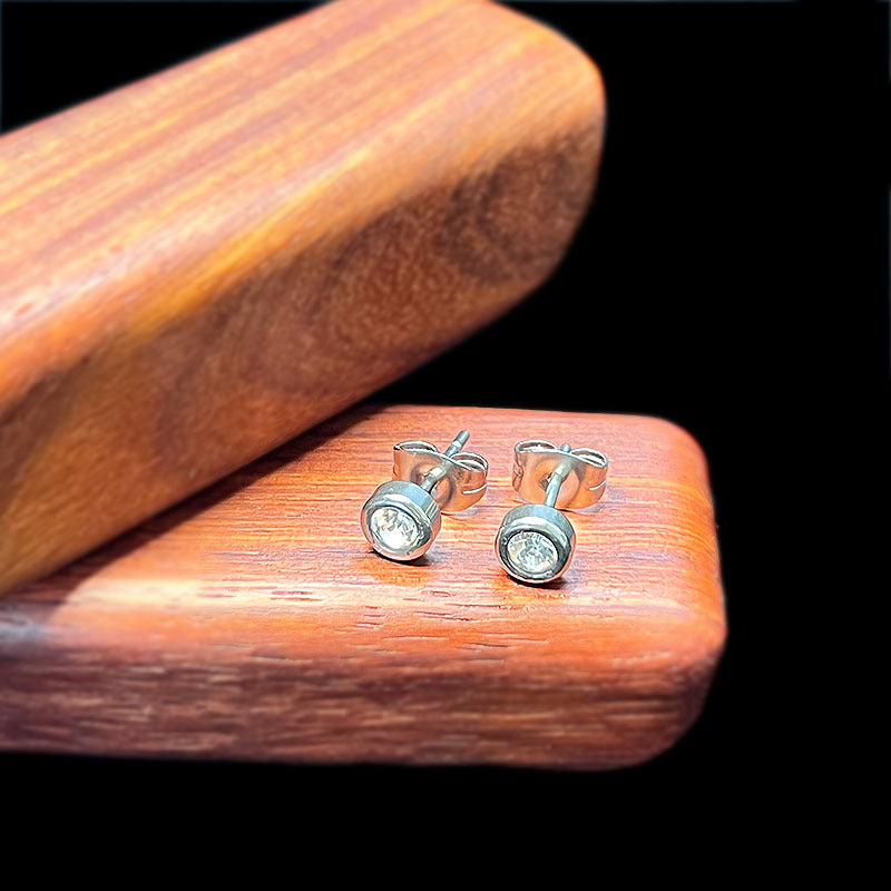 Wholesale Titanium Steel Stylish Heart  Star Screw-Back Cartilage Stud