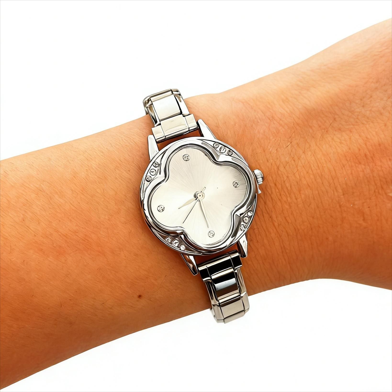 Wholesale Trendy Women' s Casual Quartz Watch with Ruby Four-Leaf Clover Diamond Design,  DIY Accessory for Resale