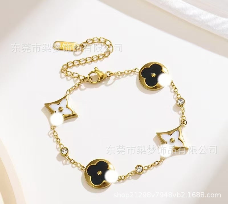 Wholesale Four-Leaf Clover Titanium Steel Bracelet,  18K Gold Plated Fashion Accessory,  Everyday Wear Gift for Women