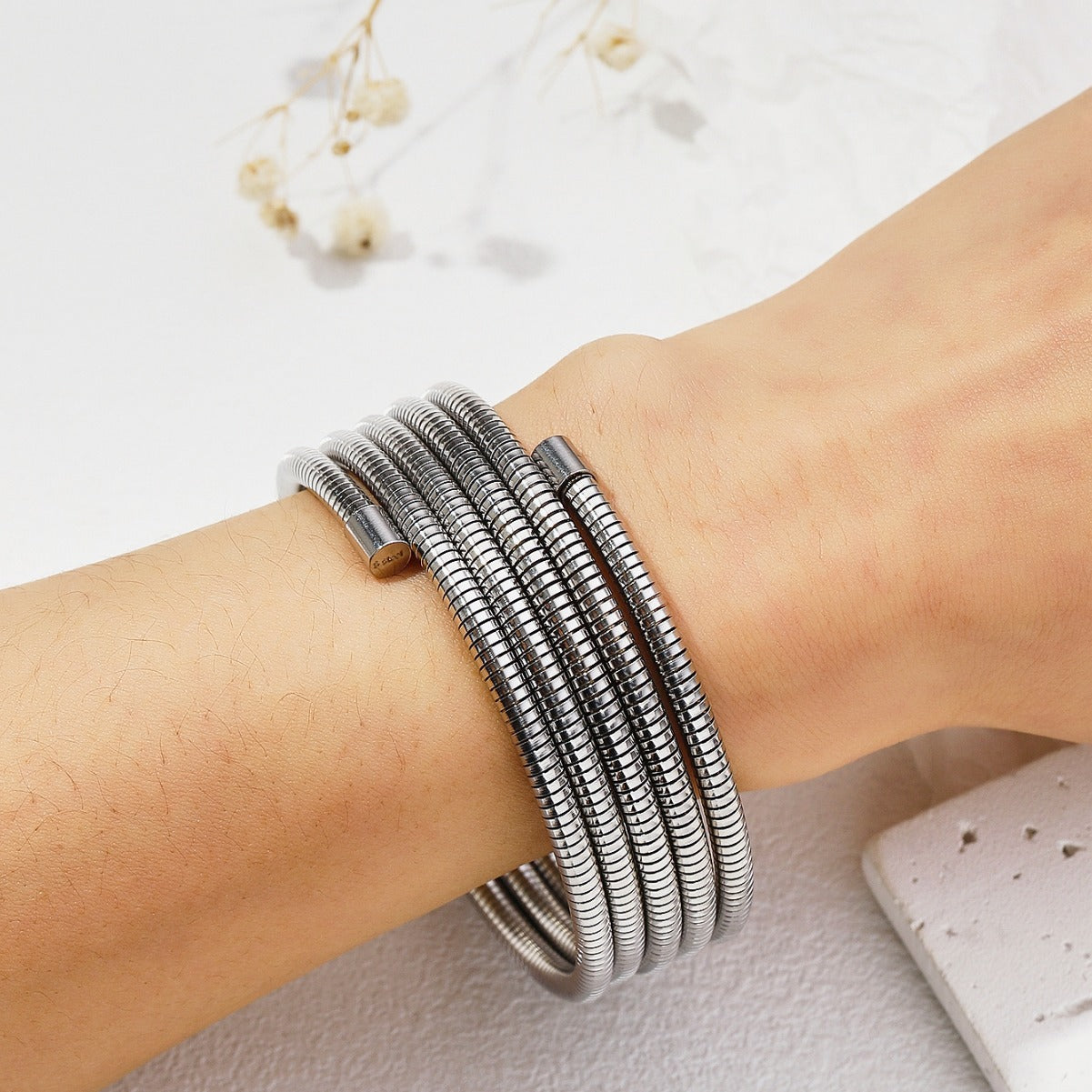 Wholesale Stainless steel gold single multi-turn multi-layer spring winding elastic ring plain ring bracelet