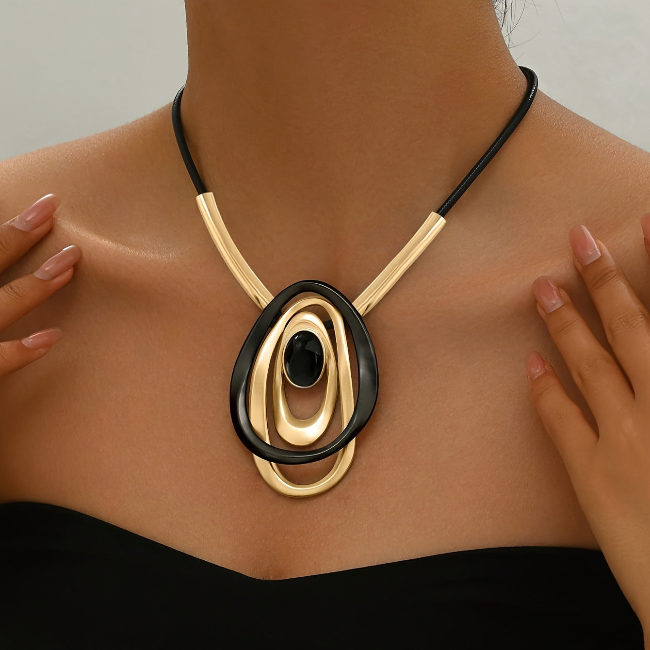 Wholesale geometric pendant necklace