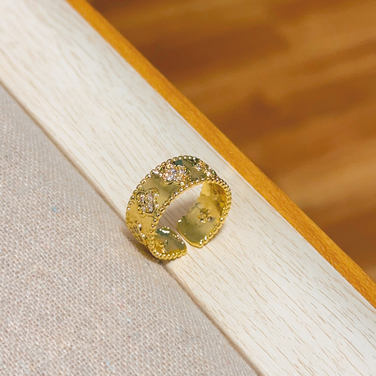 Wholesale Titanium Steel Diamond-encrusted Four-leaf Clover Ring