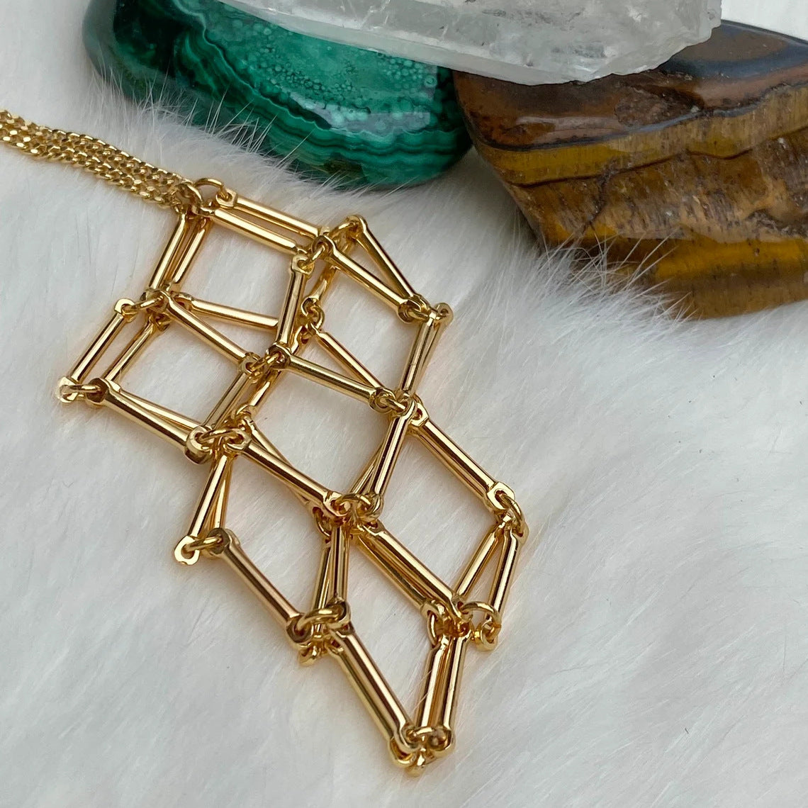 Wholesale 18K Gold Natural Crystal Raw Stone Net Pocket Metal Bamboo Necklace Crystal Mesh Bag ACC-NE-RongGuan010