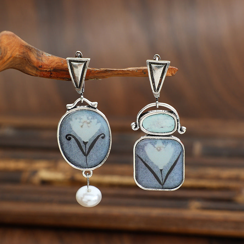 Wholesale Niche artistic enamel flower pendant,  antique silver square/ oval necklace,  natural pearl vintage collarbone design.