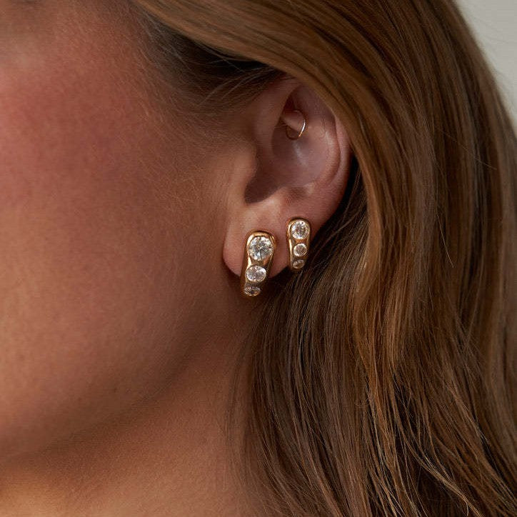 Wholesale 18K gold zircon necklace light luxury gold beans clavicle chain