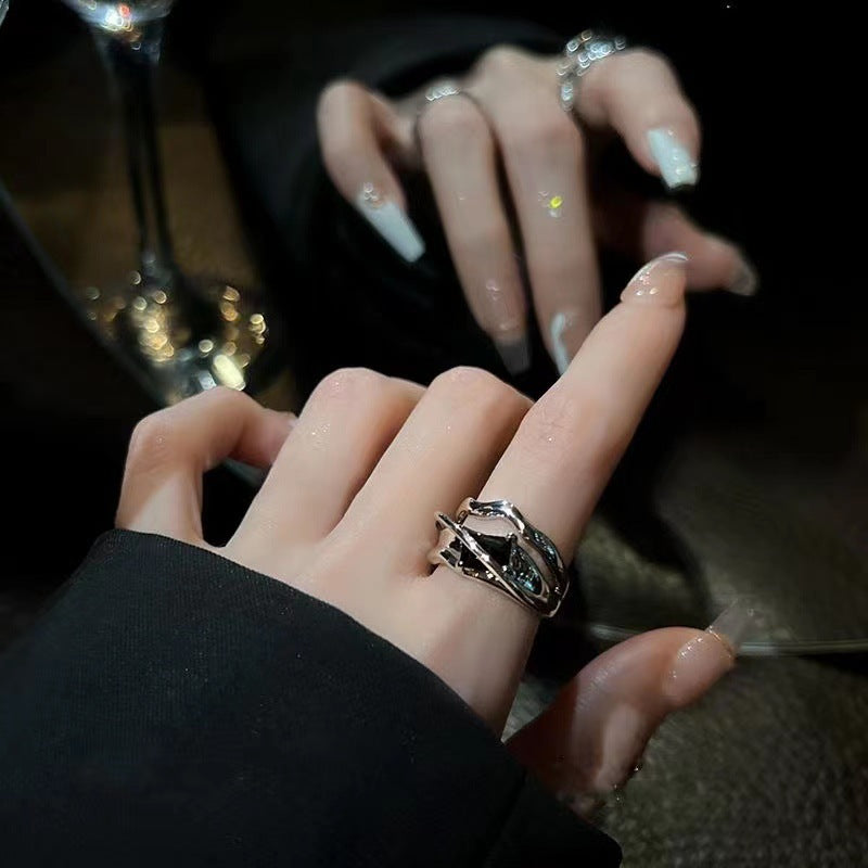 Wholesale Geometric Minimalist Black Crystal Open Ring Adjustable Opening Modern Chic Jewelry Accessory For Resale