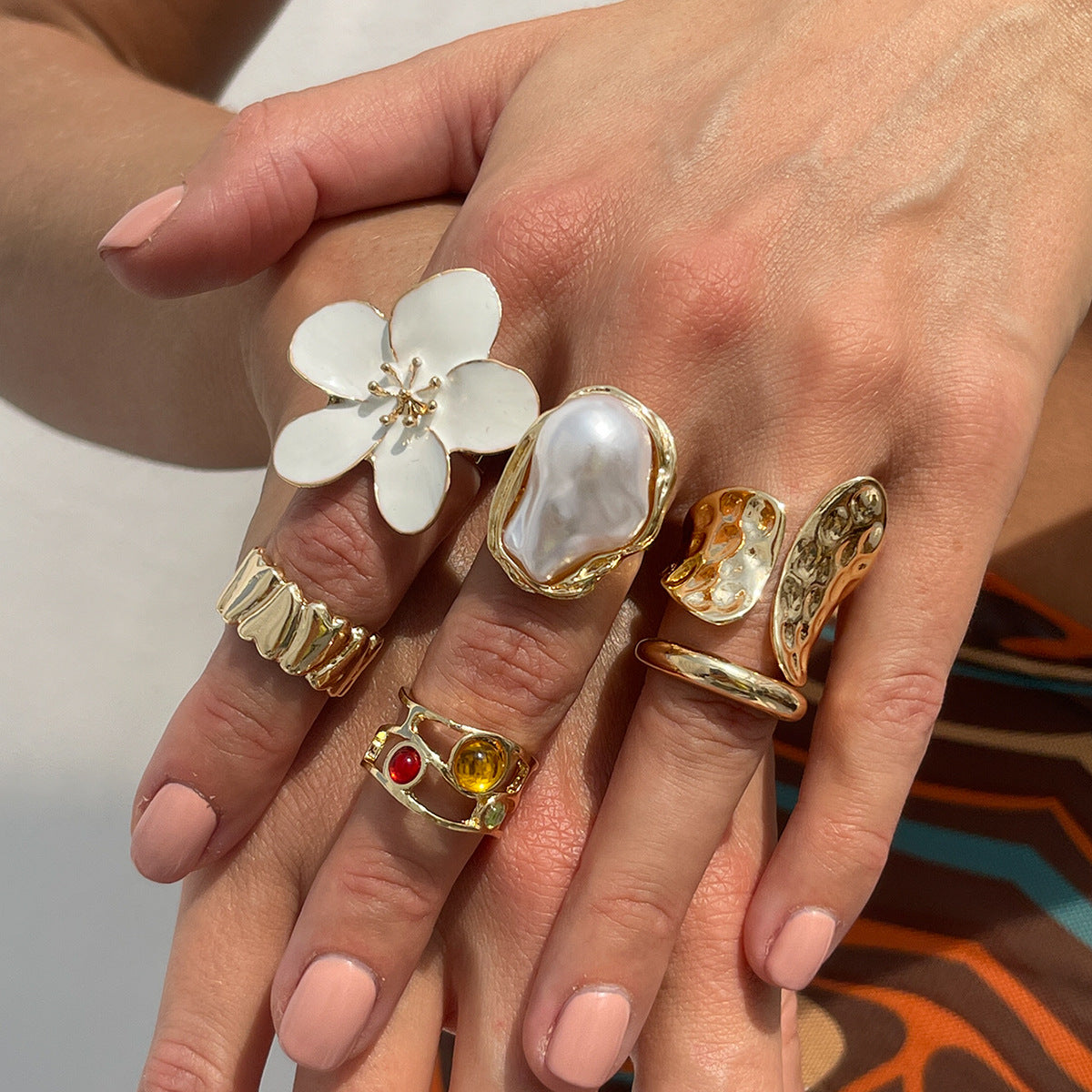 Wholesale Exaggerated Baroque Vintage Imitation Pearl Flower Ring Fashion Jewelry Accessory