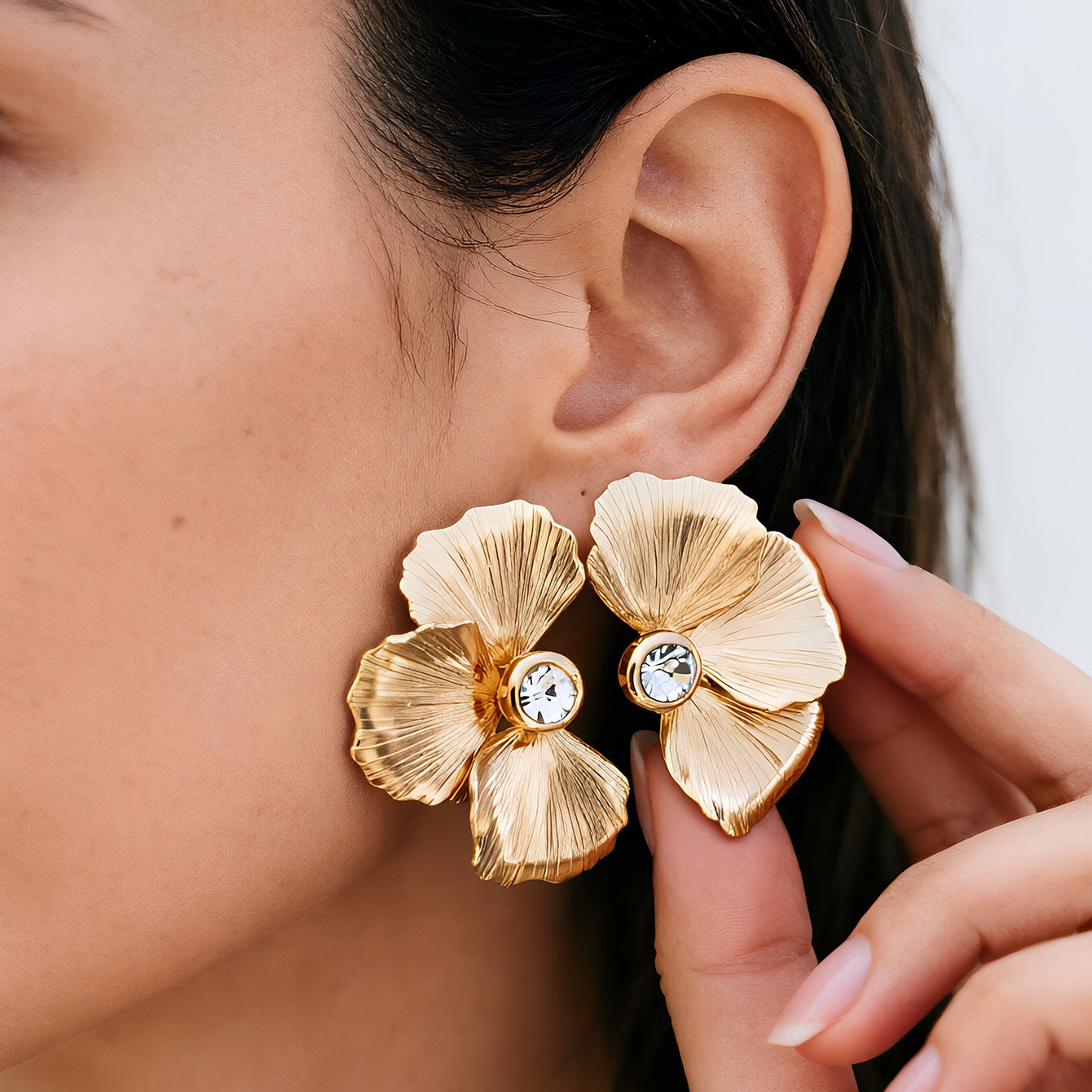 Wholesale Retro Chic Wrinkled Petal Flower Earrings For Women Zinc Alloy Party Jewelry Accessory Gift