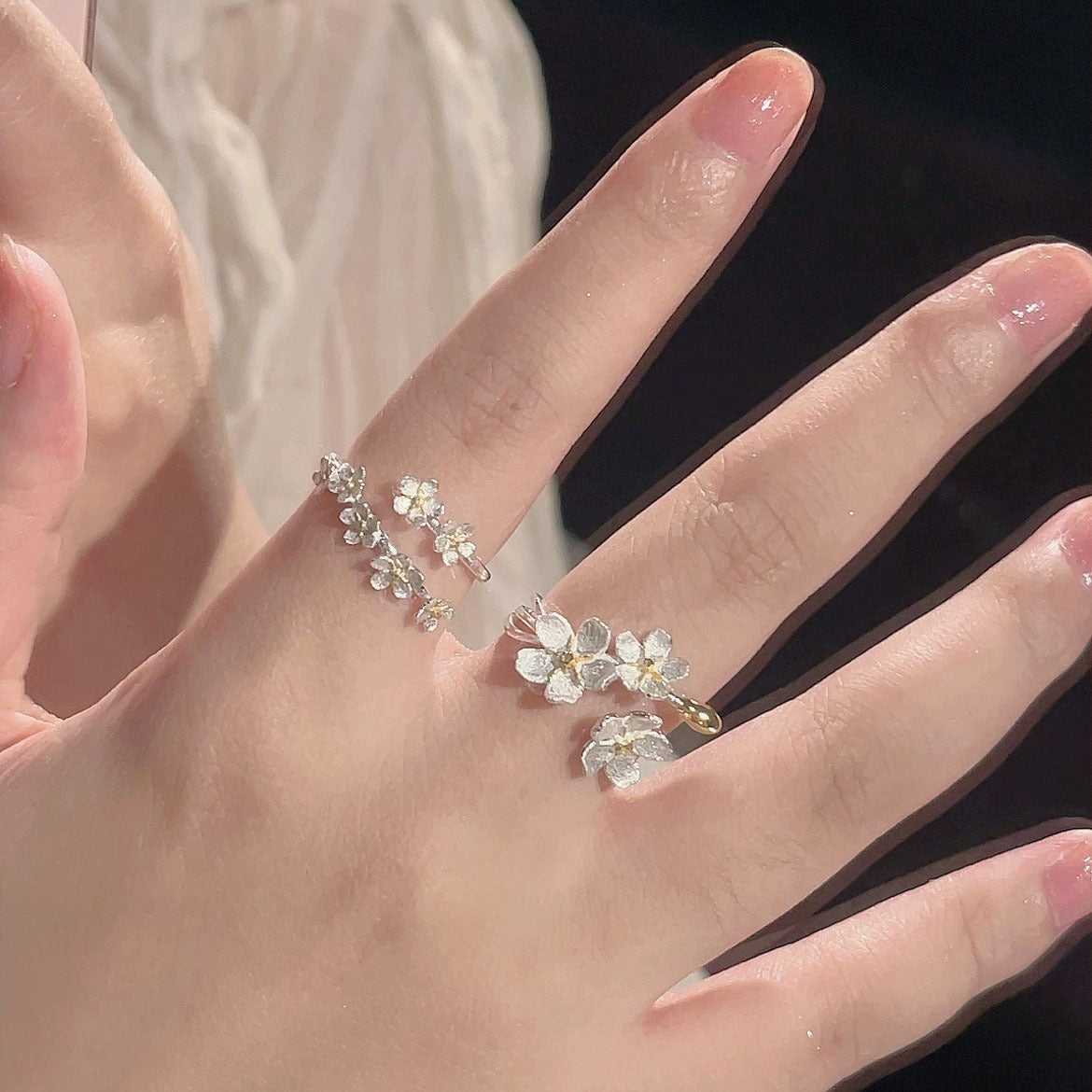 Wholesale Ethereal and Beautiful Iris Flower Court Style Princess RIng