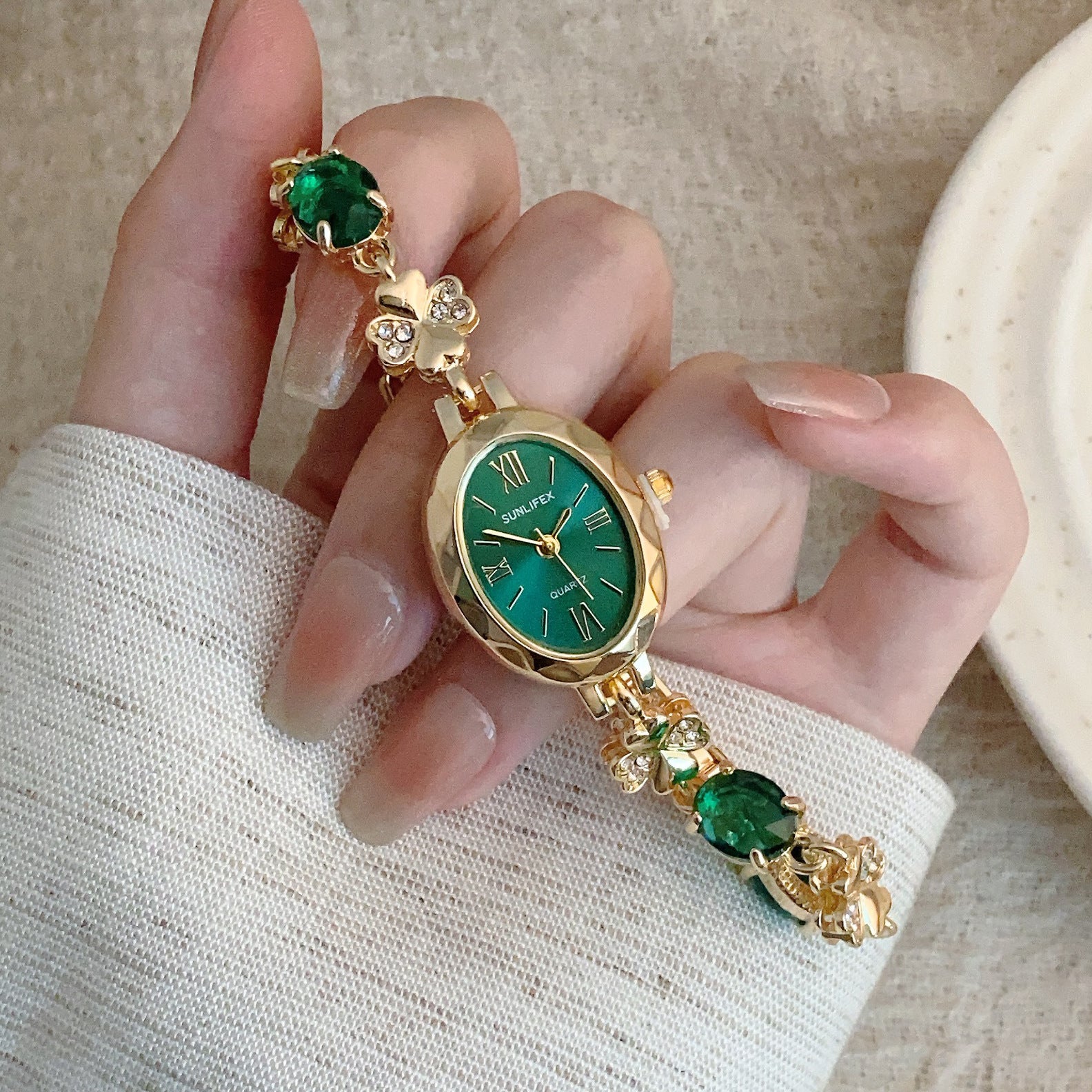 Wholesale Stylish Oval Crystal Women Quartz Wristwatch Bracelet Design Fashion Jewelry Accessory For Everyday Wear And Gift