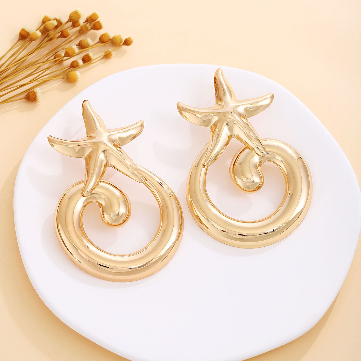 Wholesale Retro Flower Pearl Hollow Love Light Luxury Earrings