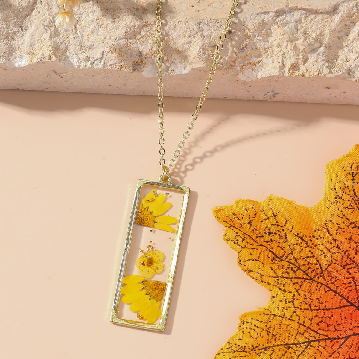 Wholesale Pastoral December Birth Flower Resin Pendant Necklace - Boutique Resale Jewelry Accessory