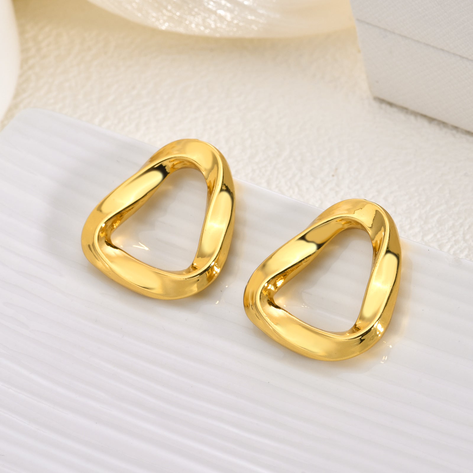 Wholesale 2PCS Stainless steel round heart earrings