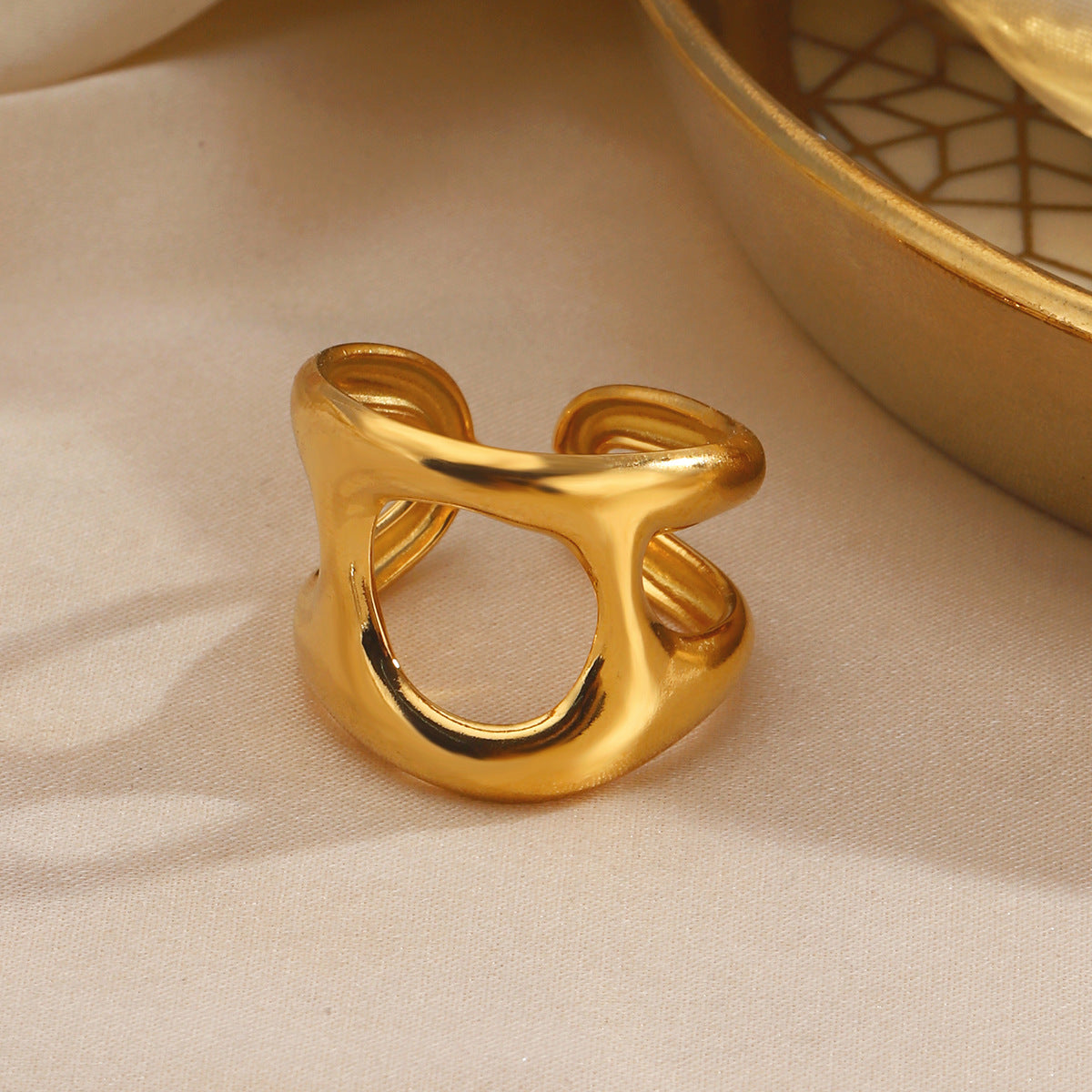 Wholesale Stainless Steel Gold Electroplated Geometric Cut Out Ring Women Fashion Accessory