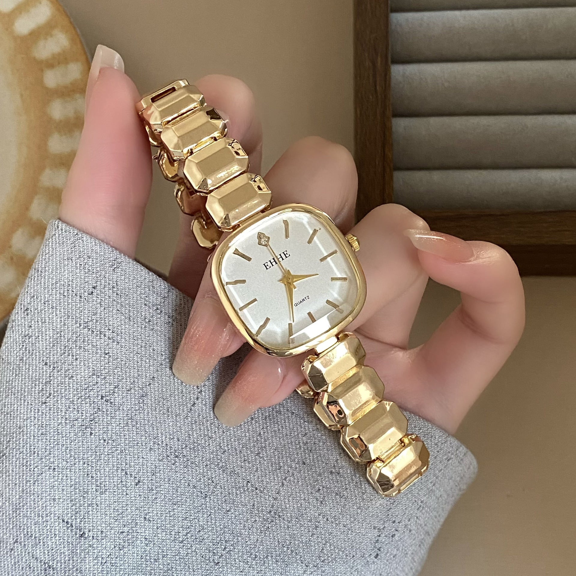 Wholesale Vintage Women S Square Quartz Watch Chic Fashion Accessory For Resale