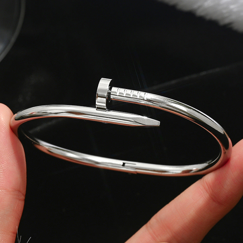 Wholesale Five-Leaf Clover Design Titanium Steel Gold Plated Bracelet for Women Fashion Accessory Gift