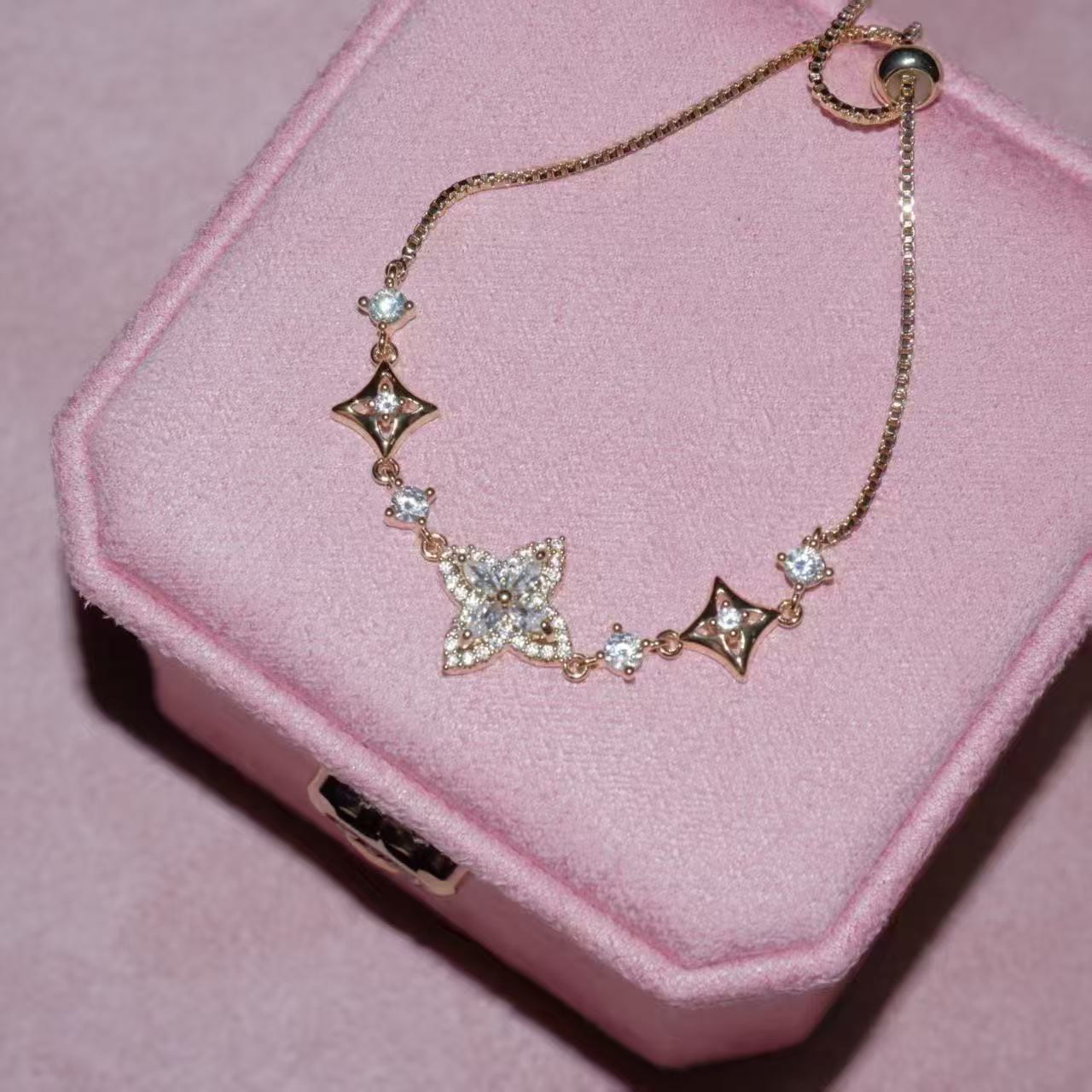 Wholesale Gold Plated Iris Flower Bracelet Full Rhinestones Pull Adjustable Fashion Jewelry Gift