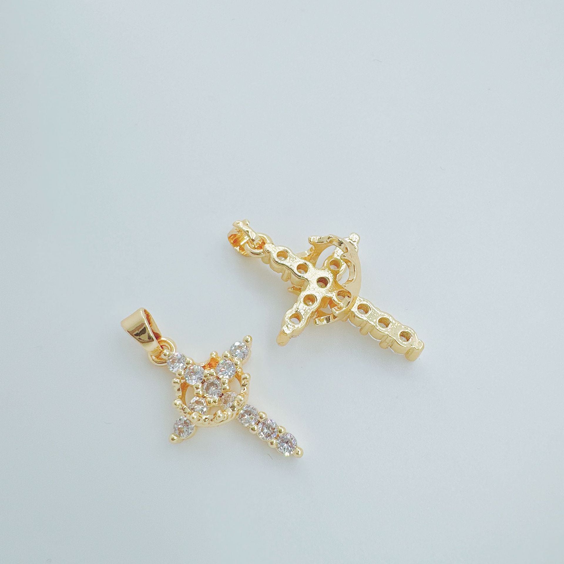 Wholesale Crown Cross Pendant Necklace Copper Electroplated Trendy Jewelry Accessory
