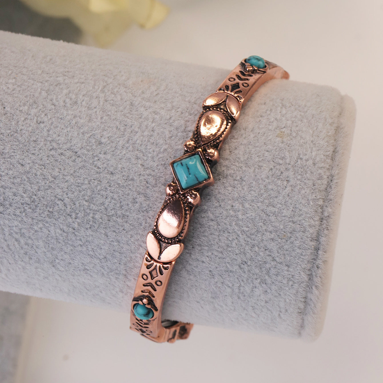 Wholesale Retro Turquoise Inlay Bracelet Zinc Alloy Round Stone Jewelry Accessory For Everyday Wear