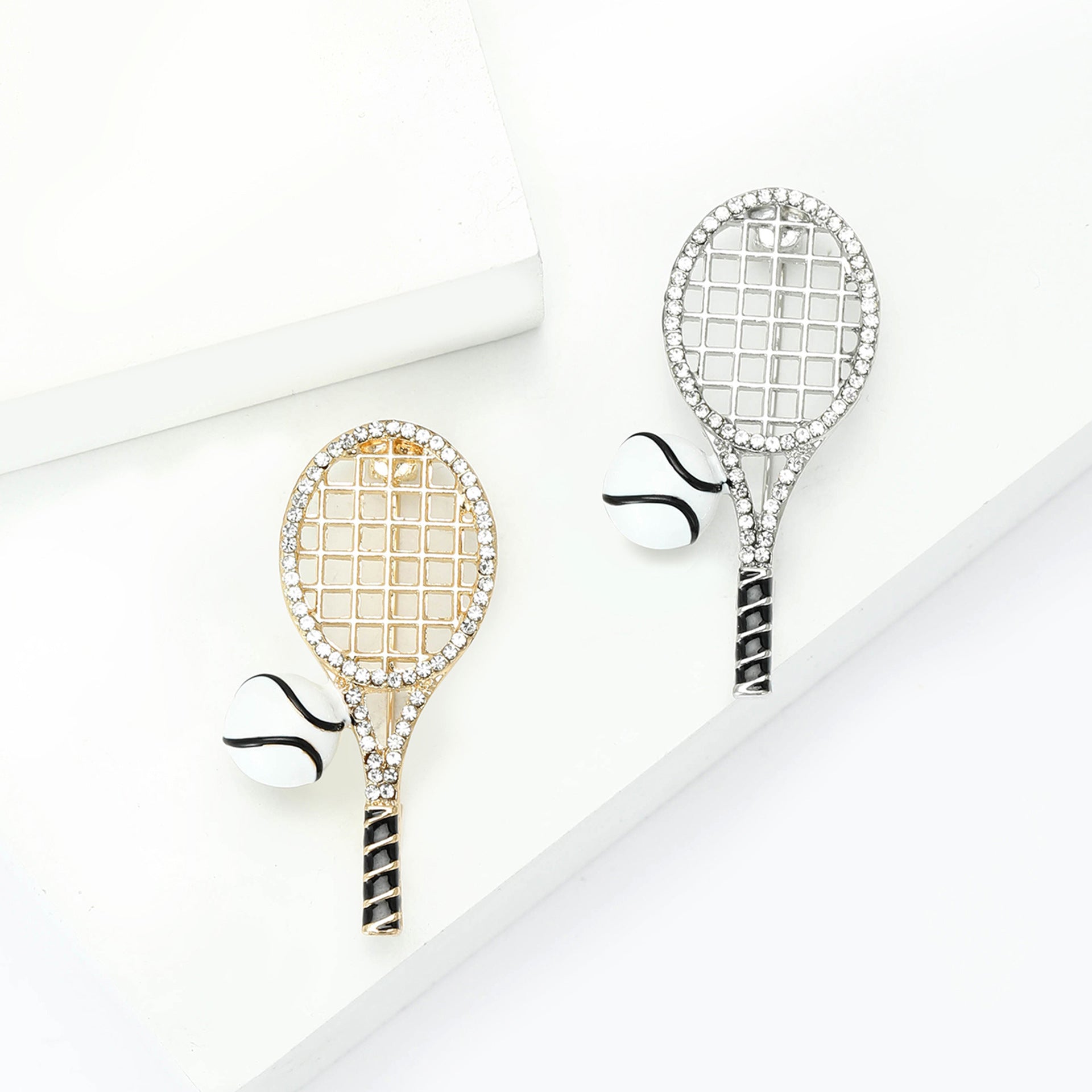Wholesale Modern Fashion Gold Tone Alloy Rhinestone Tennis Racket Brooch Pin Casual Chic Unisex Clothing Accessory