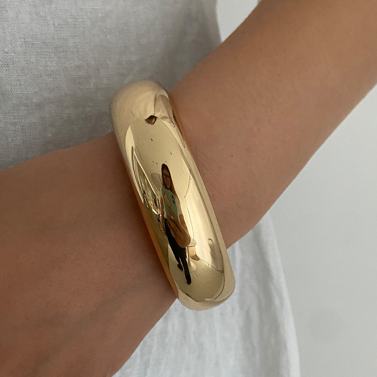 Wholesale Acrylic Curved Retro Wide Bracelet For Women Glossy Resin Dip Dye Fashion Jewelry Accessory Everyday Gift