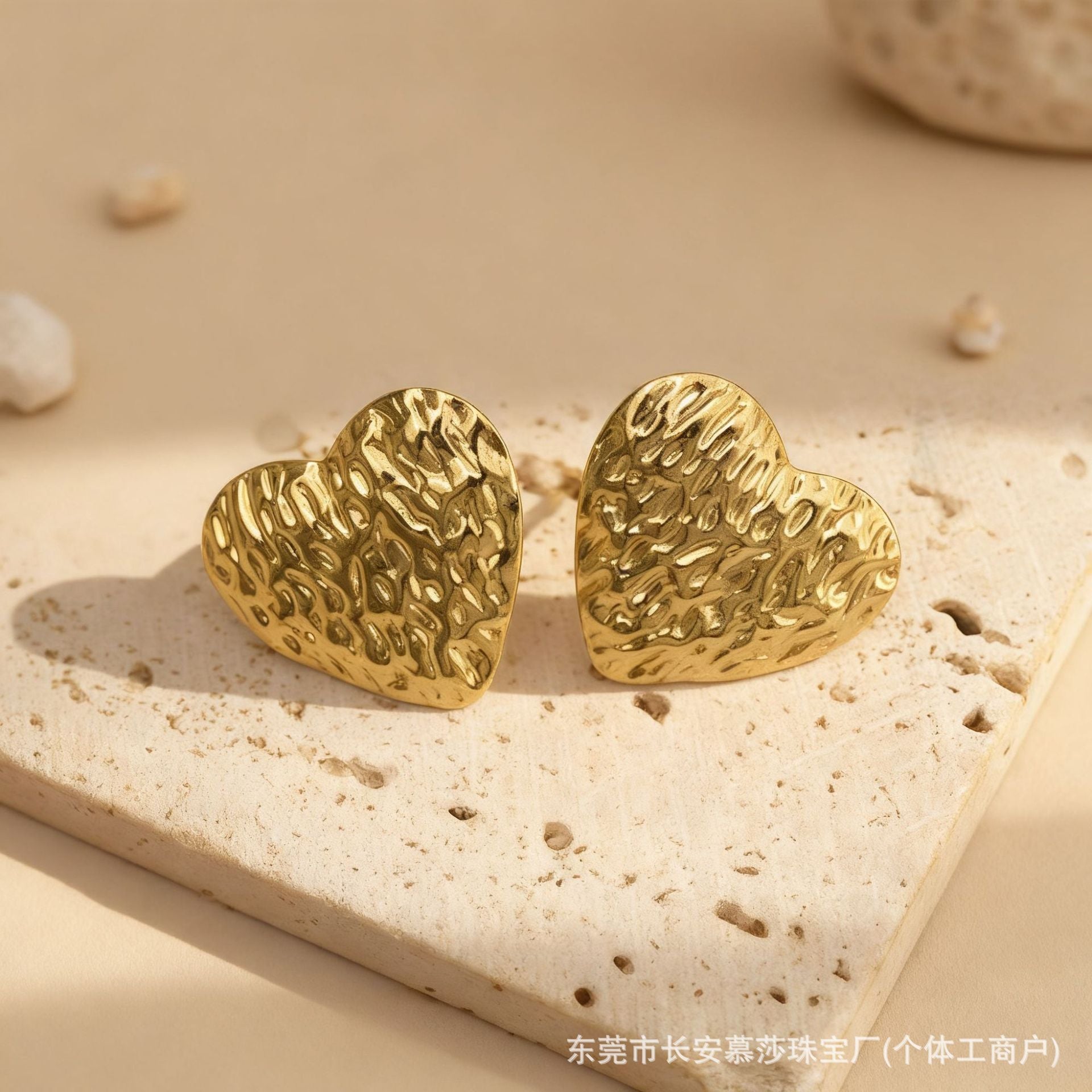 Wholesale Modern Heart Shape Stainless Steel Earrings Trendy Golden Electroplated Earrings for Women Party Wear Jewelry Accessory