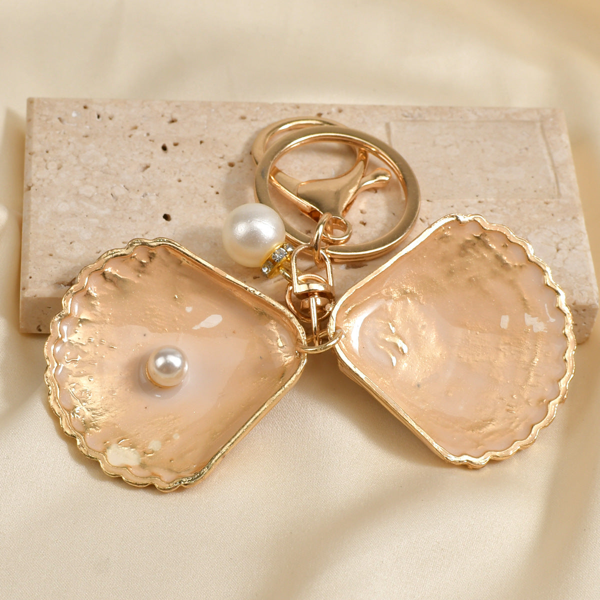 Wholesale  diamond pearl shell car keychain