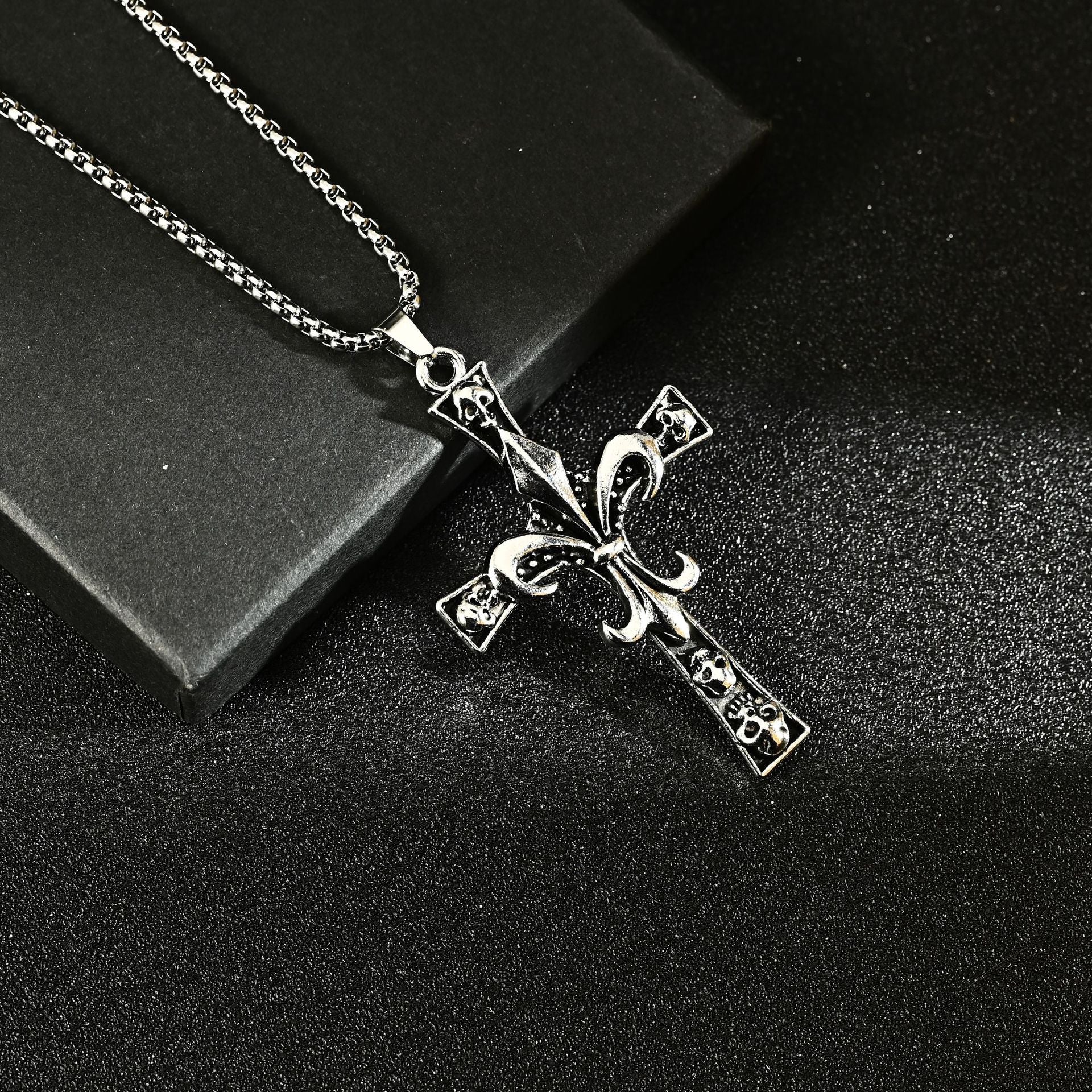 Wholesale Electroplated Zinc Alloy Skull Cross Pendant Necklace Fashion Jewelry Accessory Gift